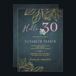 Hallo 30 schicke Goldmedaille Rosa 30. Geburtstag  Einladung<br><div class="desc">Luxuriöse elegante Vintage inspirierte Party Einladung-Vorlage zum 30. Geburtstag mit goldenem Blätter Blattwerk, einem kleinen rosafarbenen Péronenbouquet und Imitaten goldenen Typografie-Drehbuch auf einem dunkelblauen antiken Kalkboard-Hintergrund. — Die Einladung ist für alle Jahreszeiten klassische Meilensteine Geburtstagsparty - dreißig, vierzig, fünfzig, sechzig, siebzig, achtzig, neunzig, hundert - oder andere Jubiläumsfeiern geeignet. Es...</div>