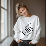 Hallo 50 moderne minimale elegante 50. Geburtstag Sweatshirt<br><div class="desc">Hallo 50 moderne minimalistische Typografie einfache schwarz-weiß 50. Geburtstag Party Dekor Gutes passendes Kleiderpulli. Teil einer zeitgenössischen Sammlung.</div>