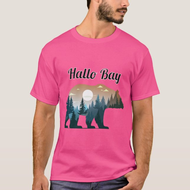 Hallo Bay Bear Silhouette with Forest Landscape in T-Shirt (Vorderseite)