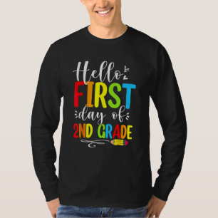 Hallo erster Tag der 2. Klasse Zurück zur Schule T-Shirt