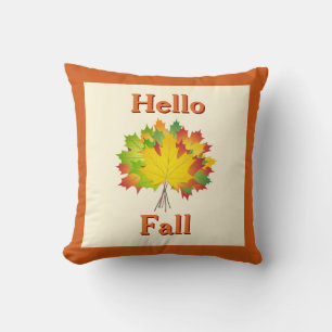 Hallo Herbst-Bauernhaus mit farbenfrohen Herbstblä Kissen