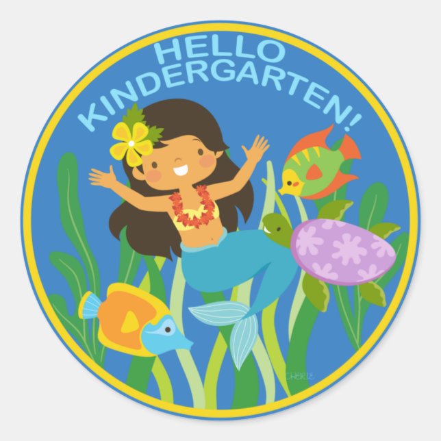 Hallo Kindergarten! Little Girl Mermaid und Fisch Runder Aufkleber (Vorderseite)