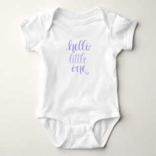 Hallo kleines Lila Baby Strampler