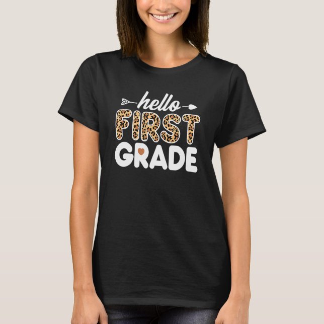 Hallo Leopard Print First Grade Lehrer T-Shirt (Vorderseite)