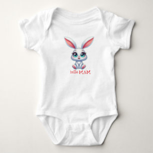 Hallo Mama Baby Bodysuit – Süßes Hasendesign Strampler