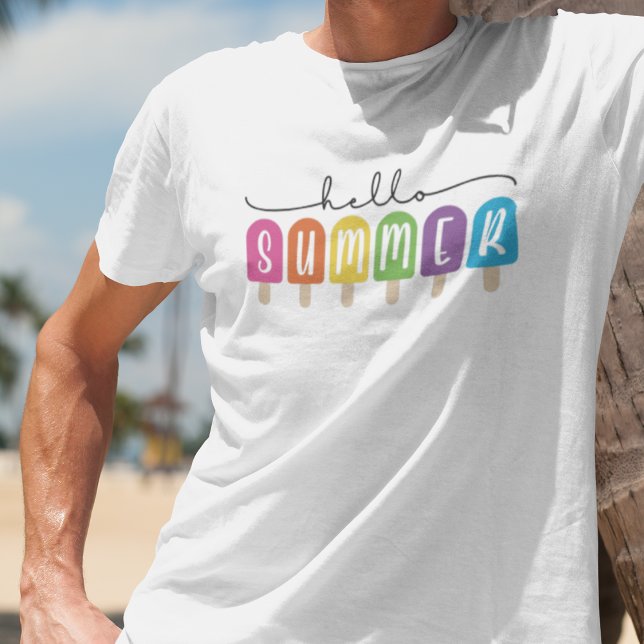 Hallo Sommer mit farbigen Text T-Shirt (Von Creator hochgeladen)