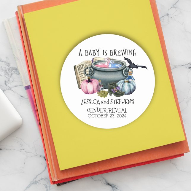 Halloween Baby Brewing Witch Gender Reveal Runder Aufkleber (Von Creator hochgeladen)