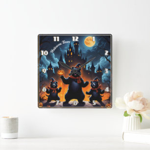 Halloween-Bären feiern in einer Spuk Burg Quadratische Wanduhr