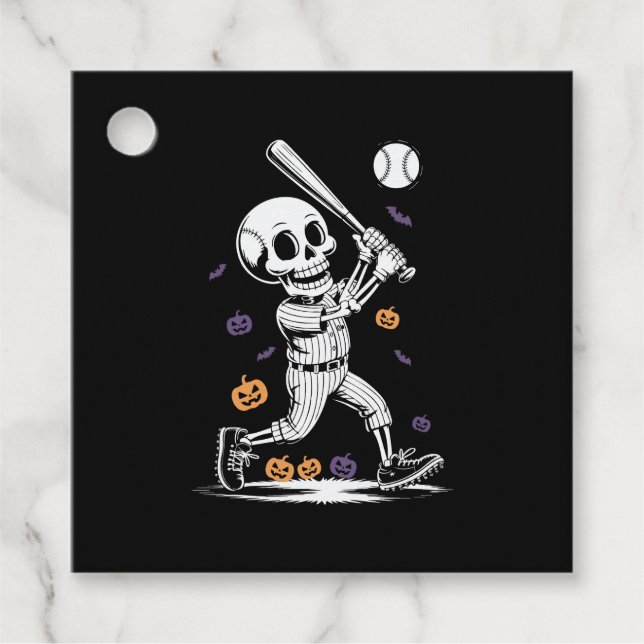 Halloween Baseball Skeleton Hitting Geschenkanhänger (Vorderseite)