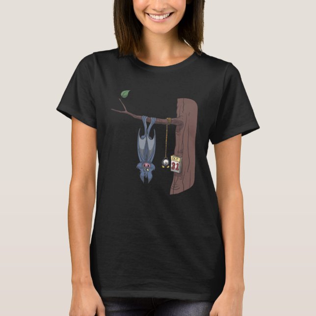 Halloween bat waiting for 31st October with alarm  T-Shirt (Vorderseite)