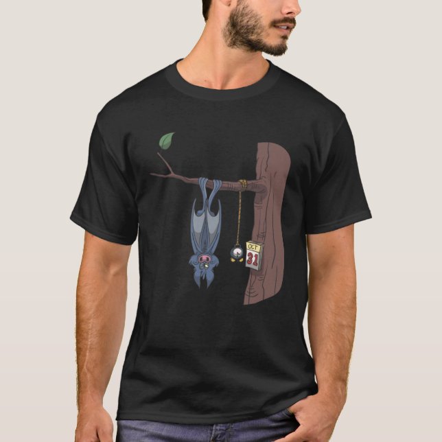 Halloween bat waiting for 31st October with alarm  T-Shirt (Vorderseite)