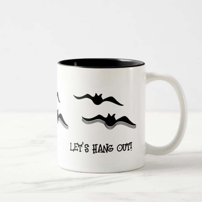 Halloween Bats, lass uns ausgehen! Zweifarbige Tasse (Rechts)