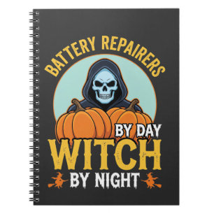 Halloween-Batterie-Reparierer Hexe bei Nacht Desig Notizblock