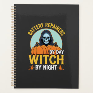 Halloween-Batterie-Reparierer Hexe bei Nacht Desig Planer