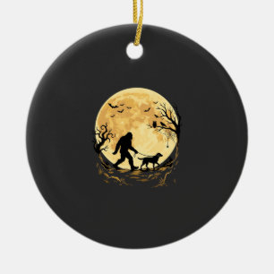 Halloween Bigfoot laufender Labrador unter Vollmon Keramik Ornament