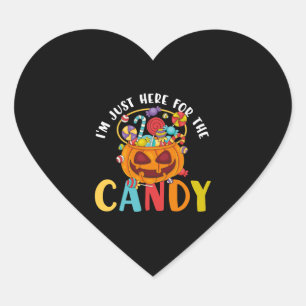 Halloween bin ich nur für die Süßigkeiten hier Herz-Aufkleber