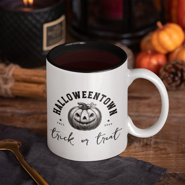 Halloween Black and White Pumpkin Trick oder Treat Tasse (Von Creator hochgeladen)