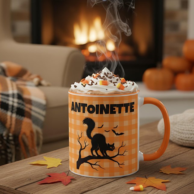 Halloween Black Cat & Bats Orange Plaid Name Tasse (Von Creator hochgeladen)