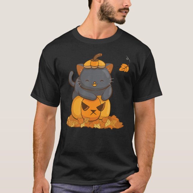 Halloween Black Cat on Pumpkin with Autumn Leaves  T-Shirt (Vorderseite)