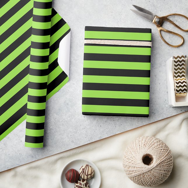 Halloween Black Green Stripes Geburtstagsbenutzerd Geschenkpapier (Halloween Black Green Stripes Birthday Custom Text Wrapping Paper)