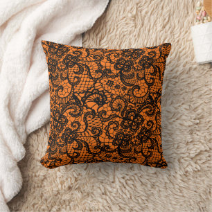 Halloween Black Lace auf Orange Kissen