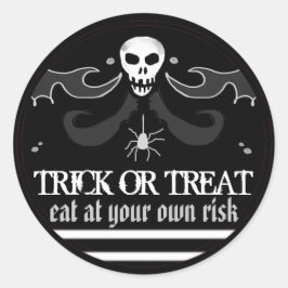Halloween Black & White Skull Label Trick oder Tre Runder Aufkleber
