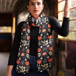 Halloween-Blumenschädel Schal<br><div class="desc">Mit diesem tollen Halloween-Schädelschal kann man die schöne Jahreszeit genießen. Dieses Design mit einer köstlichen Mischung aus Kürbis, Schädel und Blumenmotiven verleiht Ihrem Herbstschrank eine Touch gotischen Charmes. Aus weichem Chiffon gemacht, ist es perfekt, um Ihren Outfits eine skurrile und dennoch unheimliche Atmosphäre hinzuzufügen. Ob Sie sich zu Halloween verkleiden...</div>