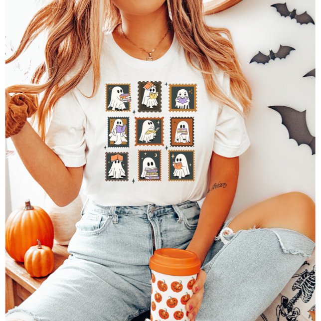Halloween Bookish Ghost-Briefmarke T-Shirt (Von Creator hochgeladen)