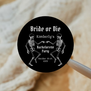 Halloween Bridge oder Die Skeleton Junggeselinnen- Runder Aufkleber