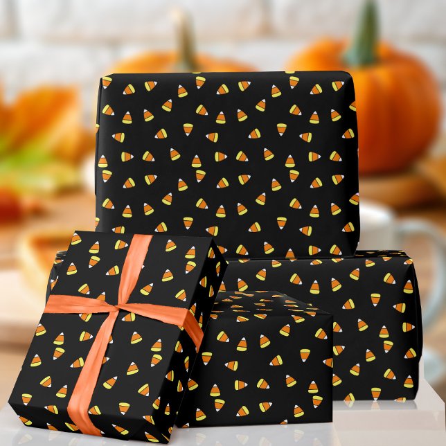 Halloween Candy Mais Muster Black Wrapping Paper Geschenkpapier (Fun candy corn wrapping paper just for you! Perfect for Halloween!)