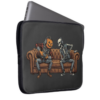Halloween-Couch-Co-Op-Gaming-Duo Laptopschutzhülle
