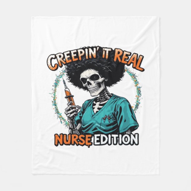 Halloween Creepin It Real! Nurse Edition Classic T Fleecedecke (Vorderseite)