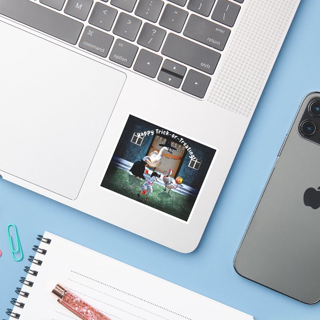 Halloween der Trick-oder-Leckerei Aufkleber (Laptop mit iPhone)