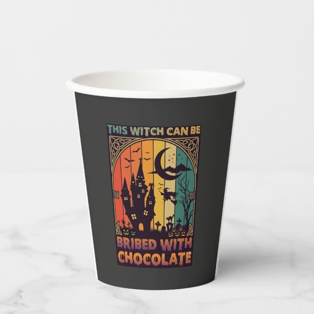 Halloween Diese Hexe kann mit Schokolade bestochen Pappbecher (Vorderseite)