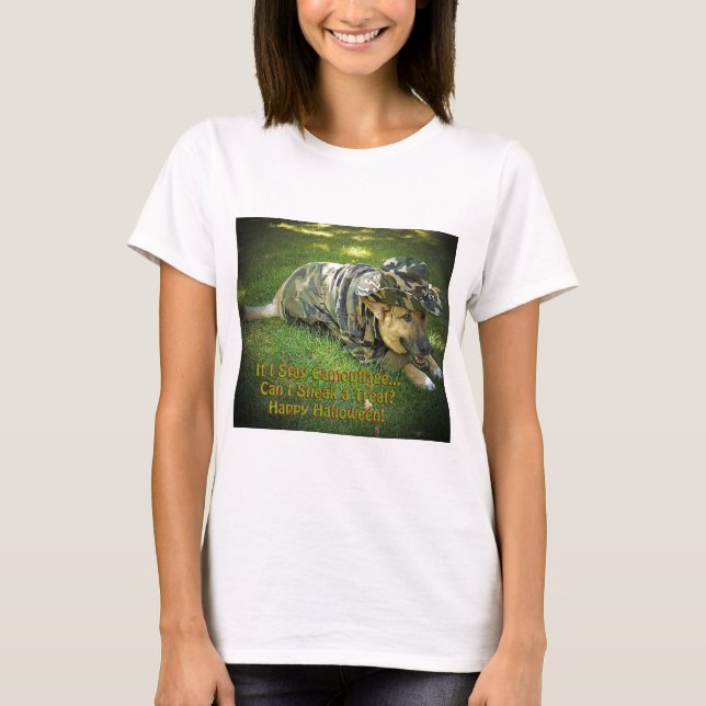 Halloween Dog in Tarnung T-Shirt (Vorderseite)