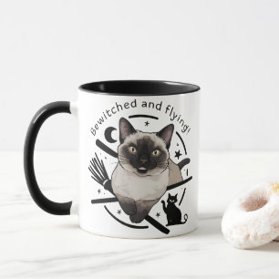 Halloween Elegance: Die fliegende siamesische Katz Tasse