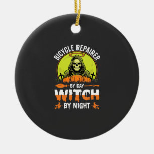 Halloween-Fahrradmechaniker bei Tag, Hexe bei Nach Keramik Ornament
