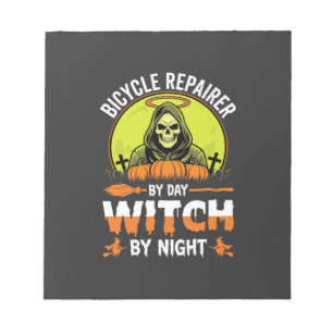 Halloween-Fahrradmechaniker bei Tag, Hexe bei Nach Notizblock