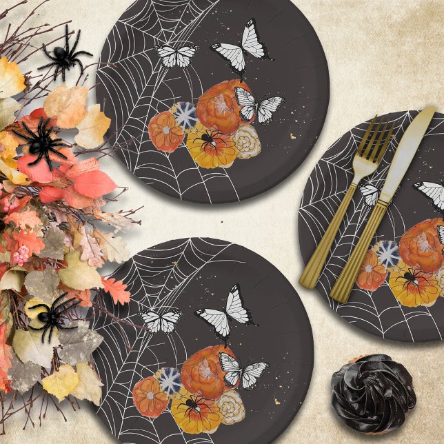 Halloween Fall Florals Butterflies Spinnen Spooky Pappteller (Give your Halloween party a romantic Gothic vibe with pretty florals, butterfies, and spiders)