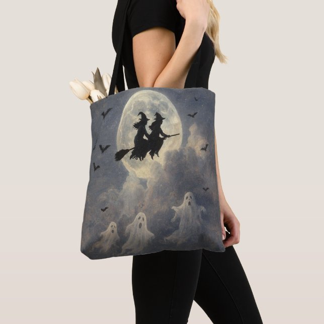 Halloween fliegende Hexen, Fledermäuse und schwebe (Von Nahem)