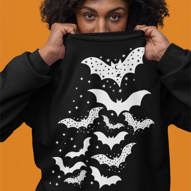 Halloween Galaxy White Bats and Stars Sweatshirt (Von Creator hochgeladen)