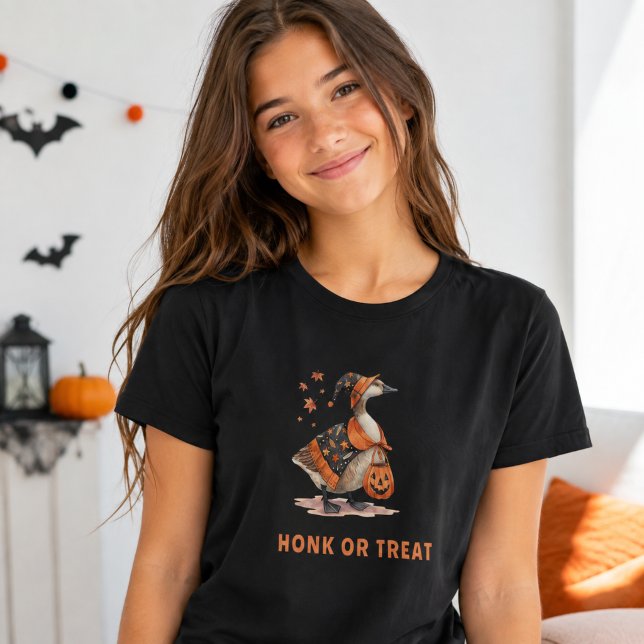 Halloween-Gans-Hupen oder -Süßigkeit Lustige Frau T-Shirt (Von Creator hochgeladen)