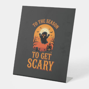 Halloween-Geist zur Saison, um gruselig zu werden_ Sockelschild