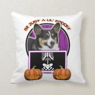Halloween - gerade ein Lil gespenstisch - Corgi Kissen