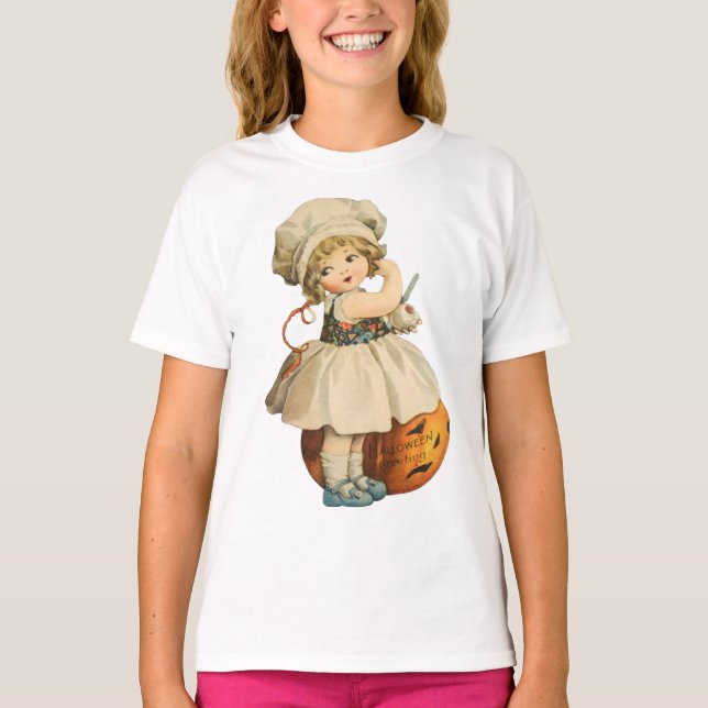 Halloween Girl Carving Apple T-Shirt (Vorderseite)