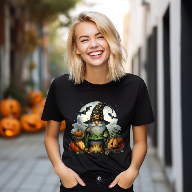 Halloween Gnome Brewing T-Shirt (Von Creator hochgeladen)