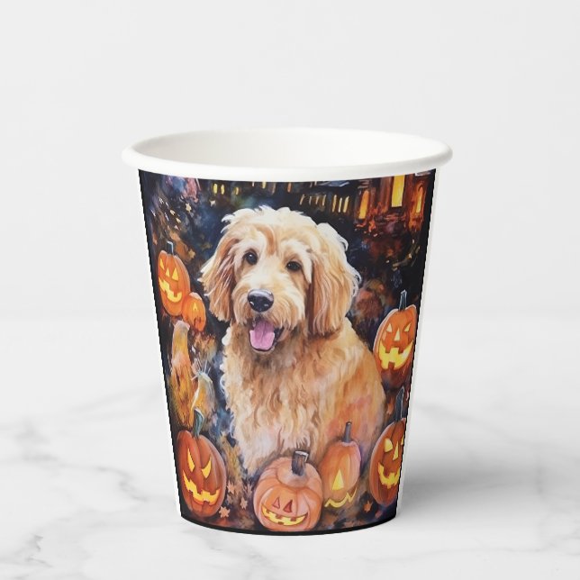 Halloween Goldendoodle mit Kürbissen Gruselig Pappbecher (Vorderseite)