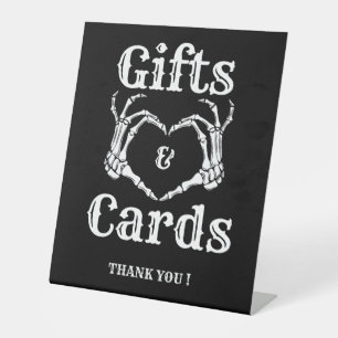 Halloween Gothic Geschenk und Karten Skull Hände U Sockelschild