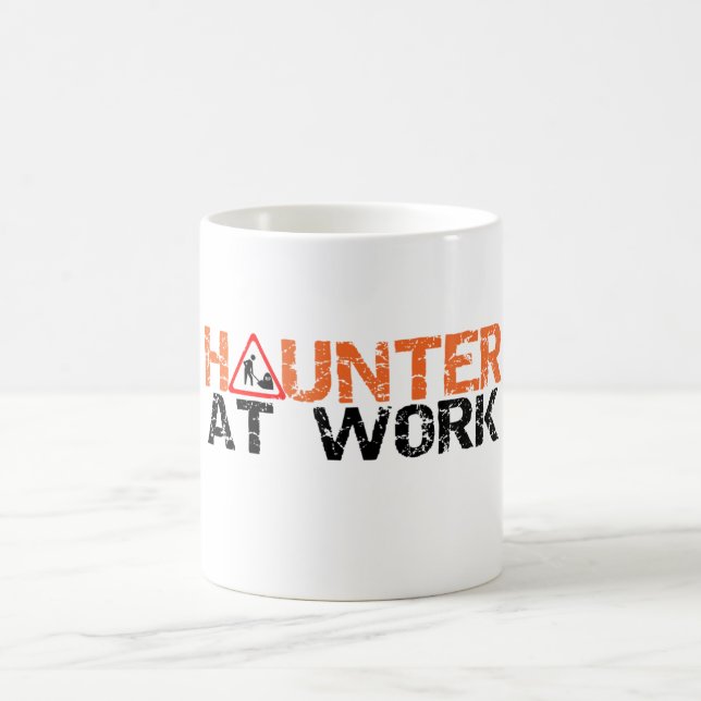 Halloween Haunter Arbeits-an der beschäftigten Tasse (Mittel)