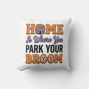 Halloween Heim Parken Sie Ihren Besen Vintage-Typo Kissen
